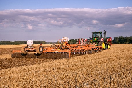 One of our two Simba SL 7m cultivators establishing Oil Seed Rape